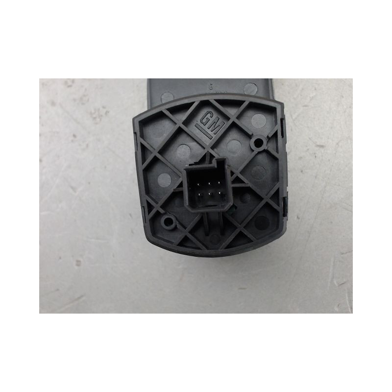 COMMANDE LEVE-GLACE PORTE AVD OPEL CORSA