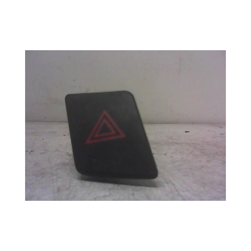 BOUTON DE WARNING TOYOTA YARIS