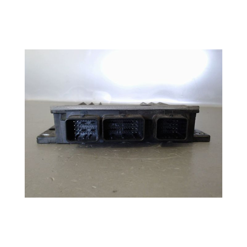 CALCULATEUR MOTEUR RENAULT MEGANE