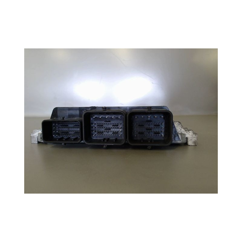 CALCULATEUR MOTEUR FORD G.C-MAX