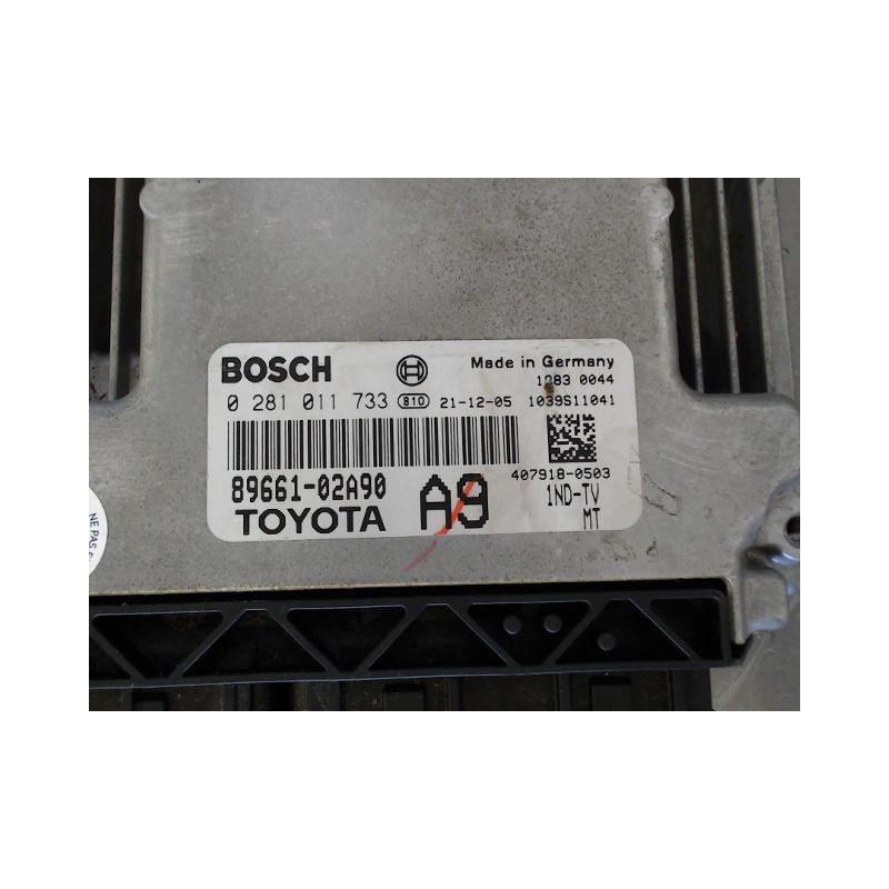 CALCULATEUR MOTEUR TOYOTA COROLLA