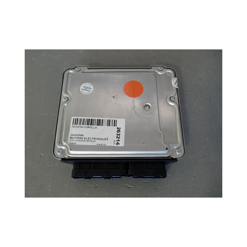 CALCULATEUR MOTEUR TOYOTA COROLLA