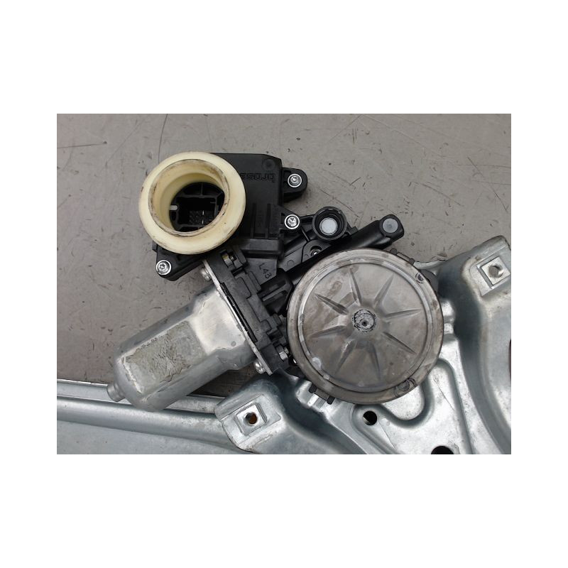 MECANISME LEVE-GLACE ARRIERE DROIT TOYOTA AURIS