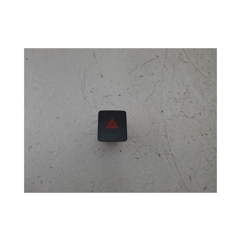 BOUTON DE WARNING NISSAN MICRA