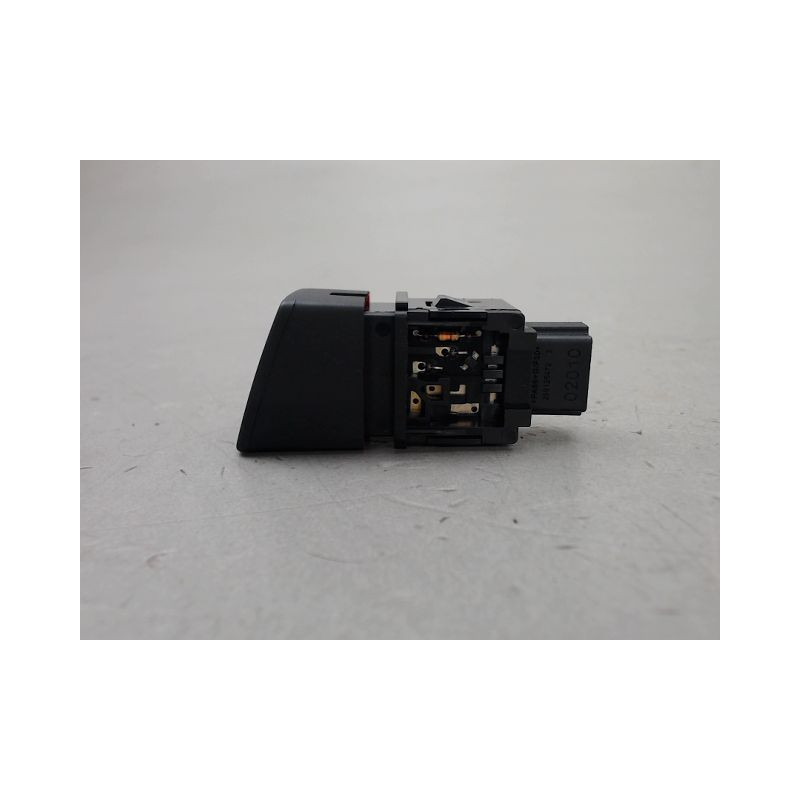 BOUTON DE WARNING NISSAN MICRA