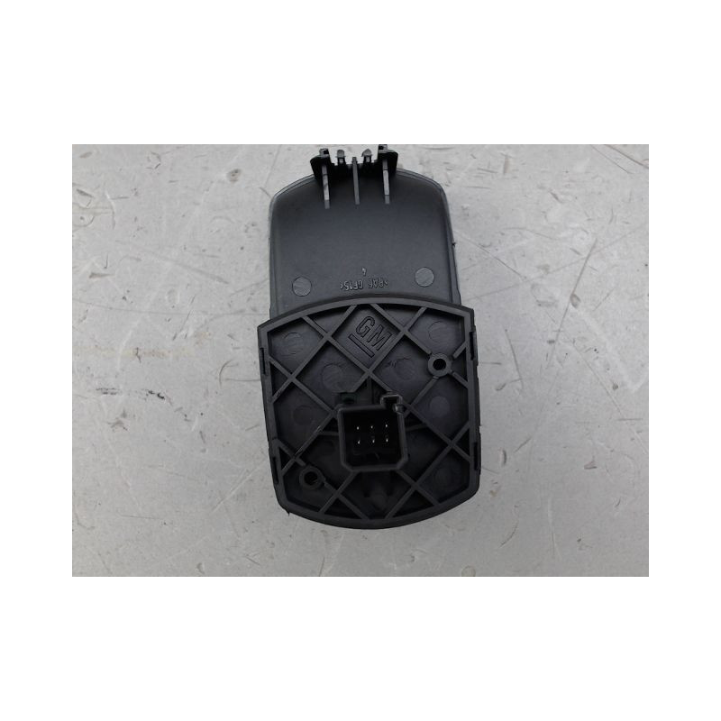 COMMANDE LEVE-GLACE PORTE AVD OPEL CORSA
