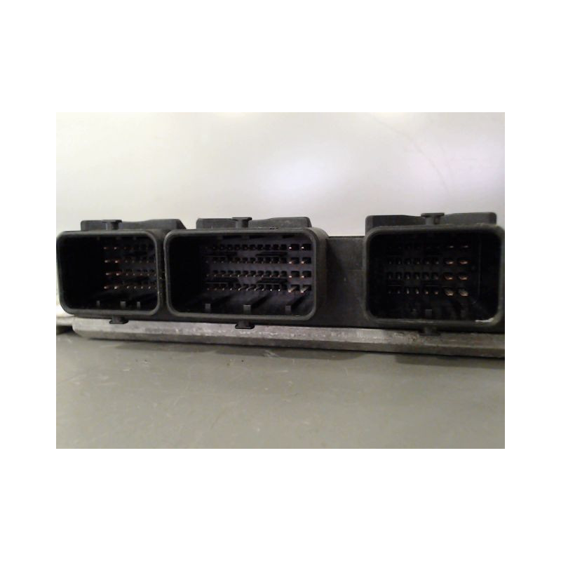 CALCULATEUR MOTEUR PEUGEOT 607