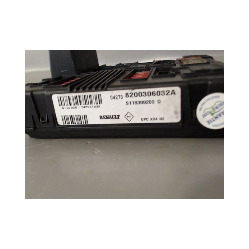 BOITE A FUSIBLES RENAULT MEGANE