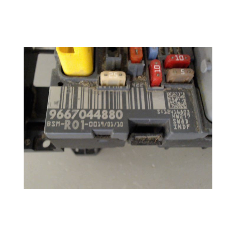 BOITE A FUSIBLES CITROEN C4