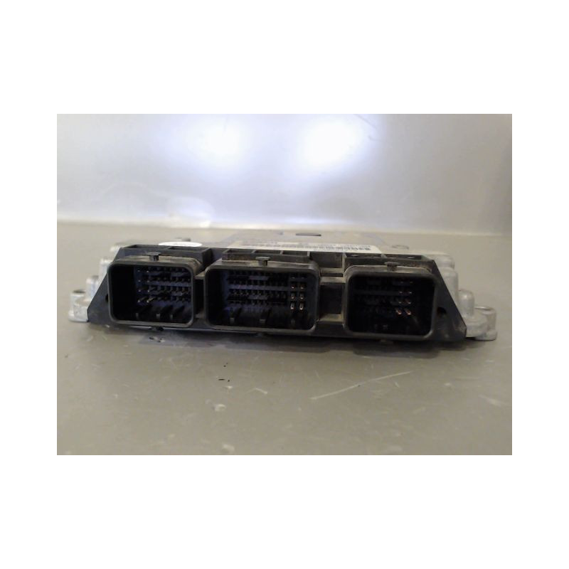 CALCULATEUR MOTEUR RENAULT LAGUNA