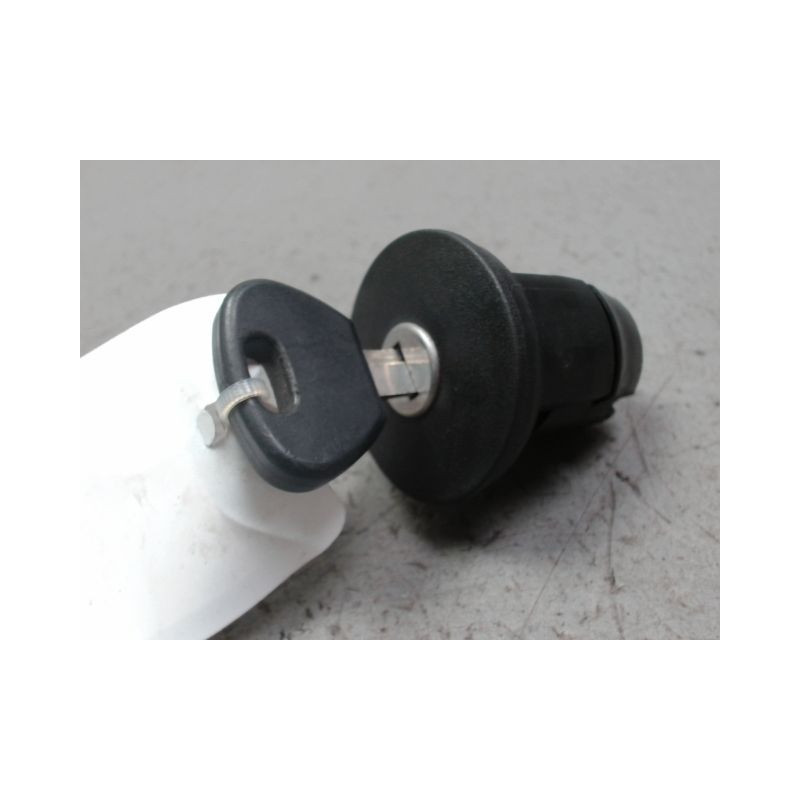 BOUCHON RESERVOIR A CARBURANT LIGIER JS50