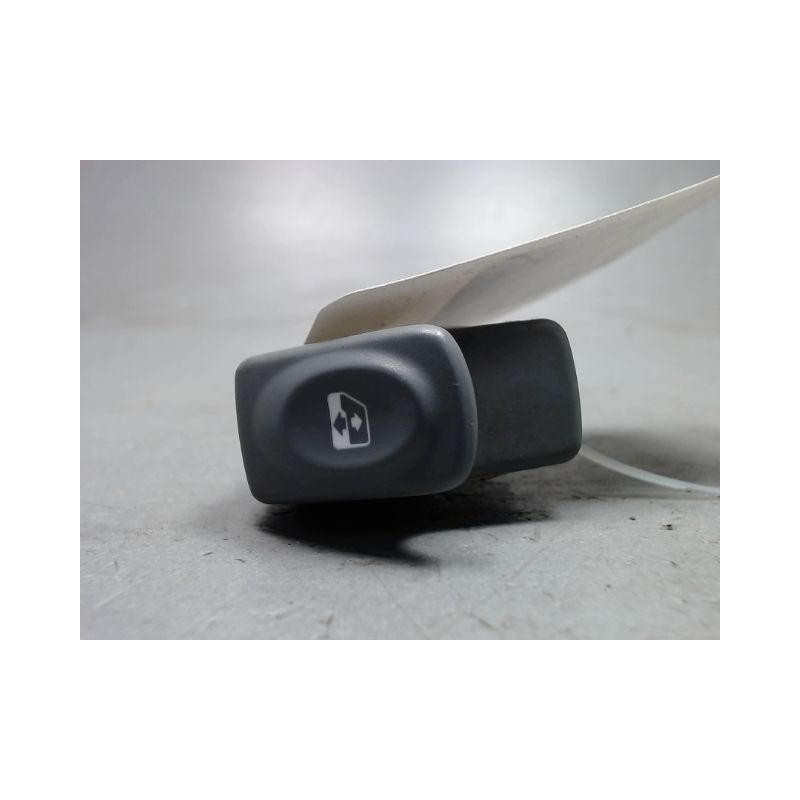 COMMANDE LEVE-GLACE PORTE AVD RENAULT TWINGO