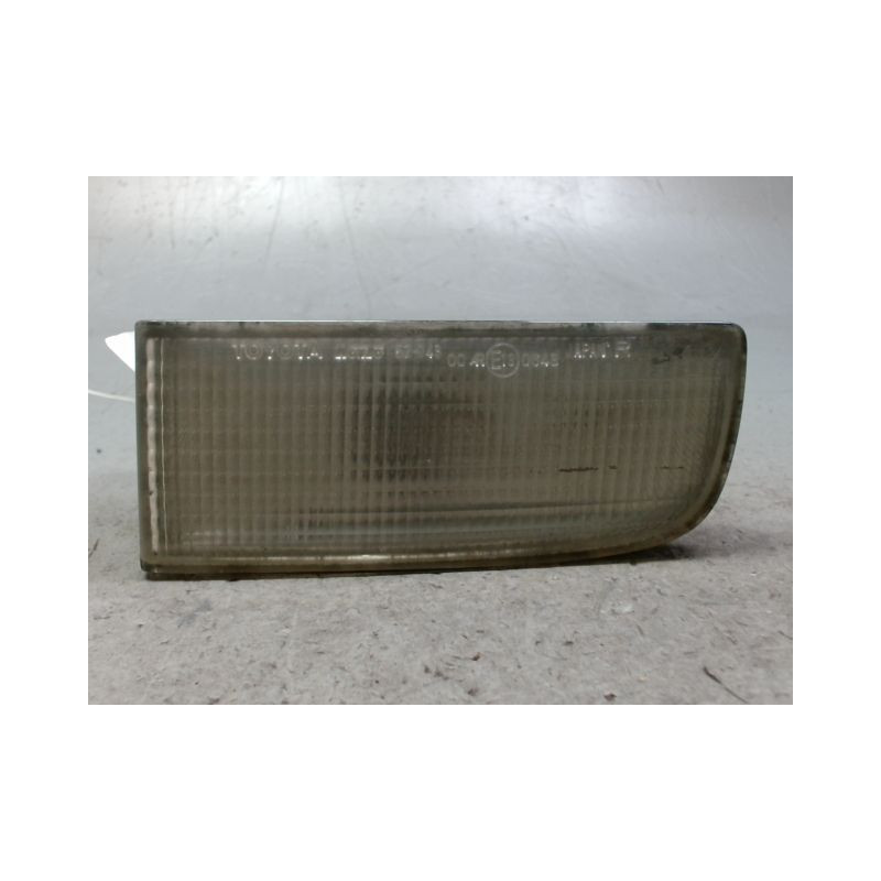 FEU RECUL DROIT TOYOTA YARIS -2003