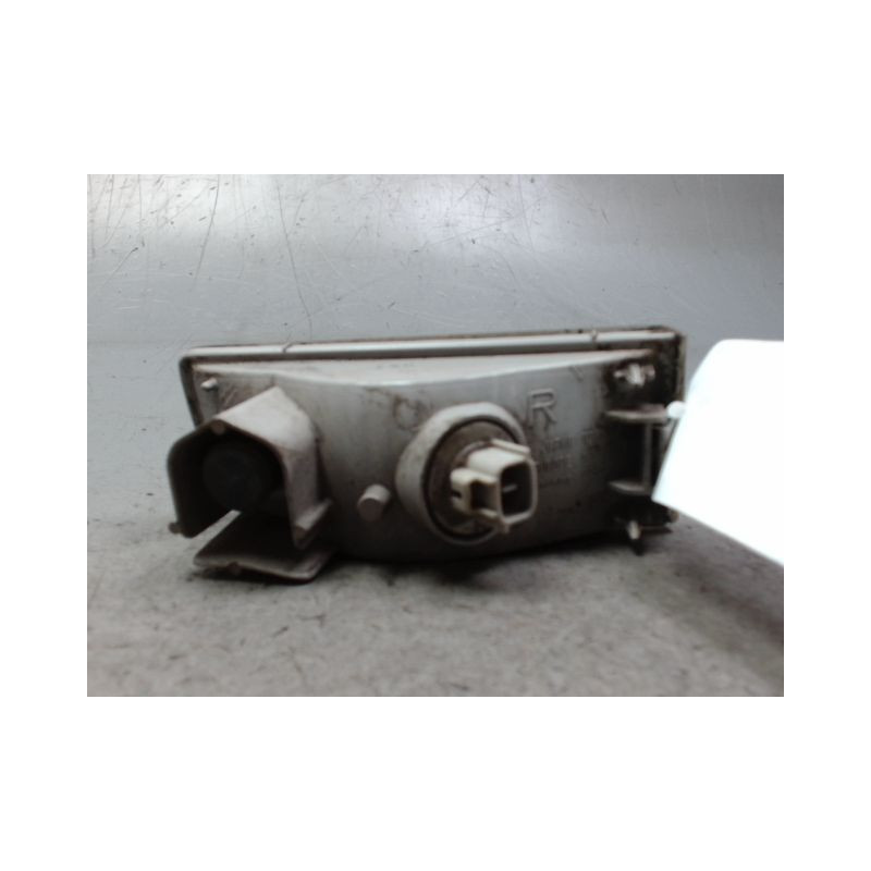 FEU RECUL DROIT TOYOTA YARIS -2003