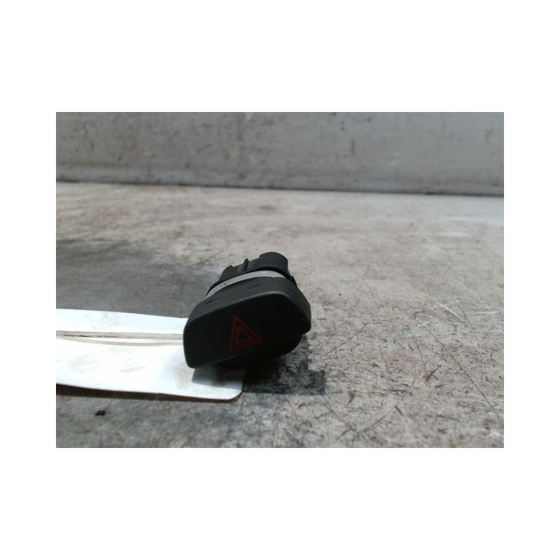 BOUTON DE WARNING FORD FOCUS 05-07