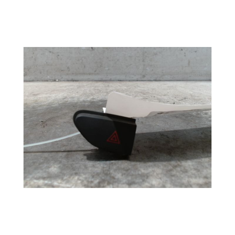 BOUTON DE WARNING RENAULT CLIO IV