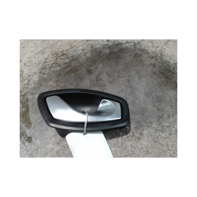 POIGNEE INTERIEURE PORTE AVANT DROIT RENAULT CLIO IV