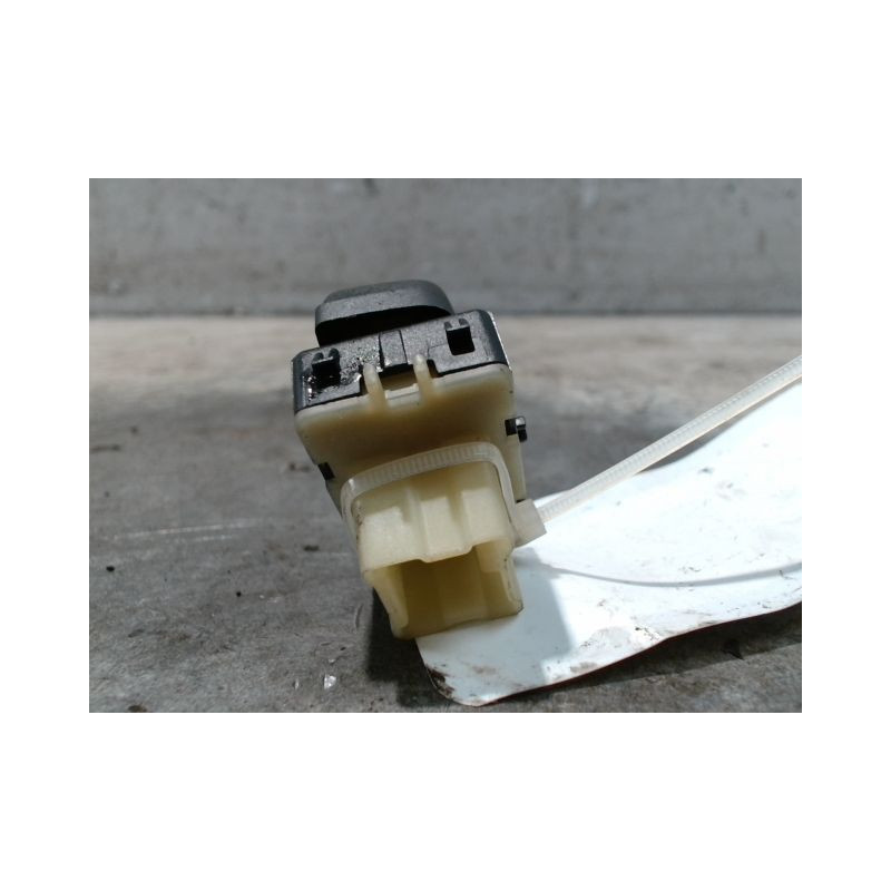 COMMANDE LEVE-GLACE PORTE AVD DACIA SANDERO 2008-
