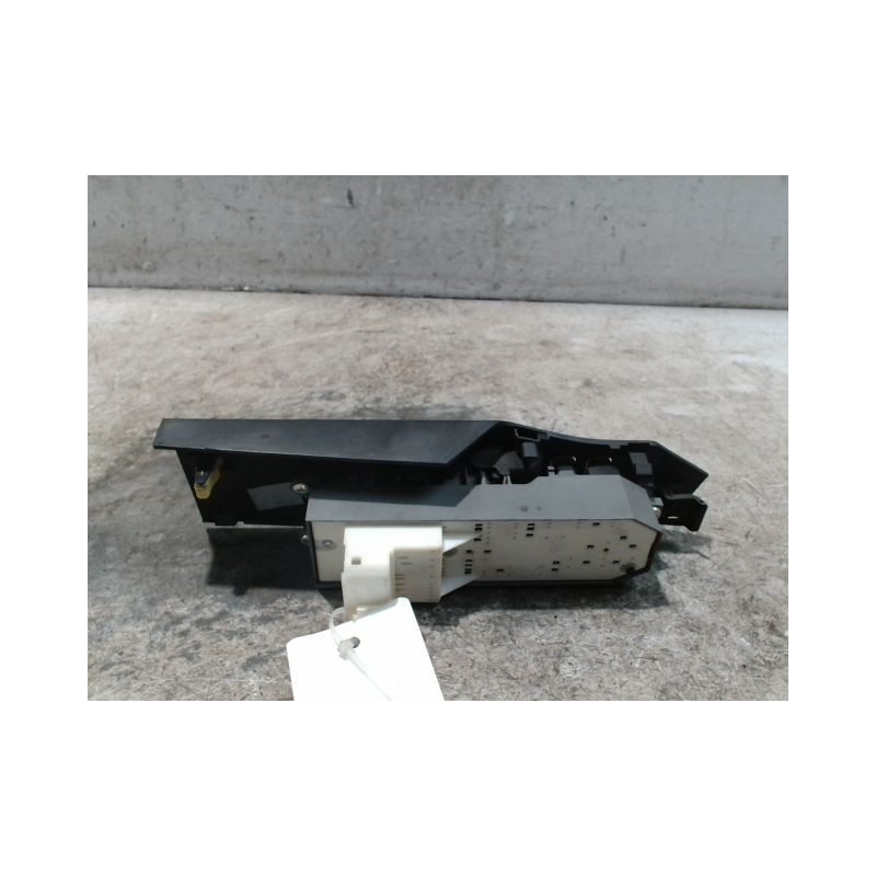 COMMANDE LEVE-GLACE PORTE AVG TOYOTA AURIS 2010-