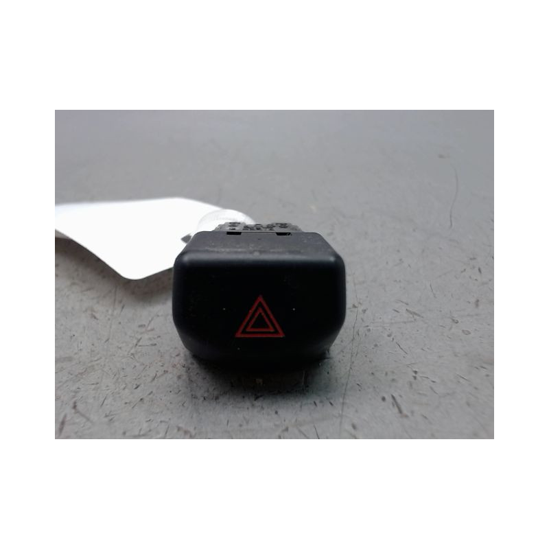 BOUTON DE WARNING NISSAN MICRA III Phase 2 2005-2007