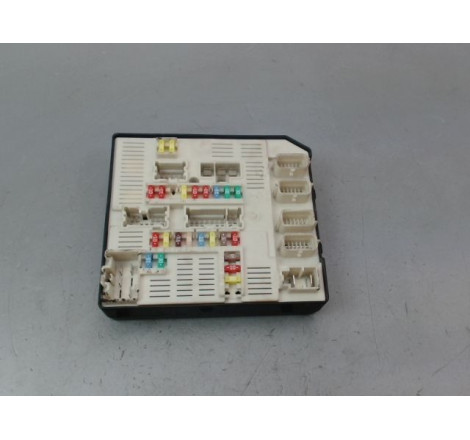PLATINE FUSIBLE AV