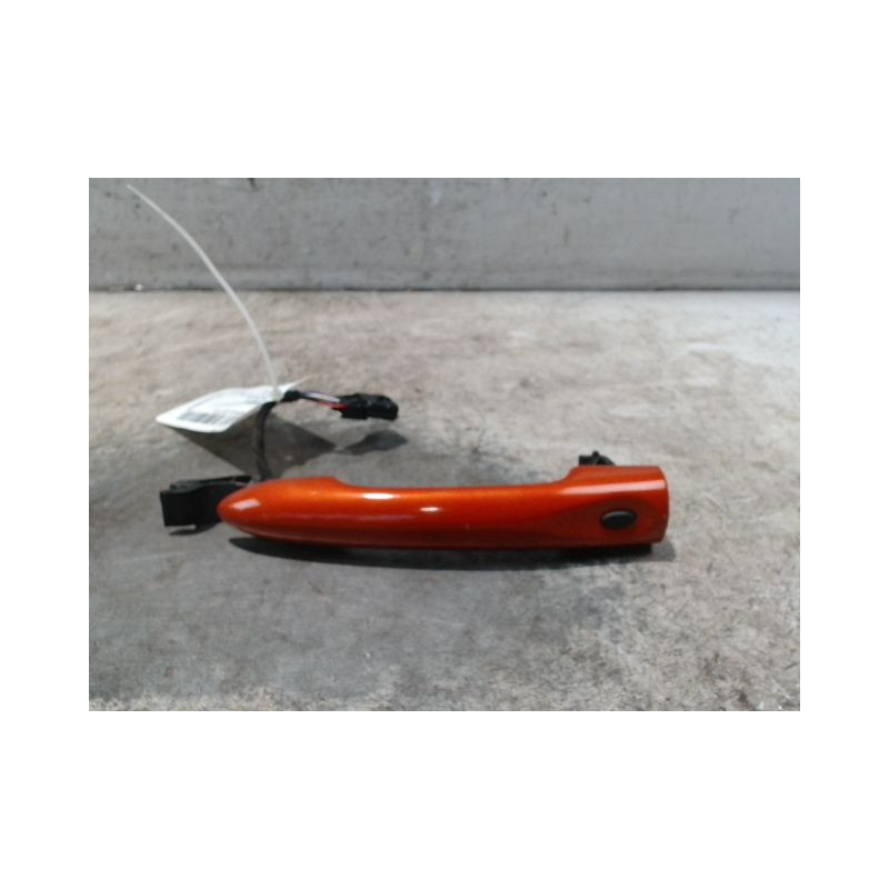 POIGNEE EXTERIEURE PORTE AVANT DROIT RENAULT CAPTUR