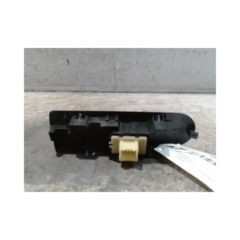 COMMANDE LEVE-GLACE PORTE AVD RENAULT CAPTUR