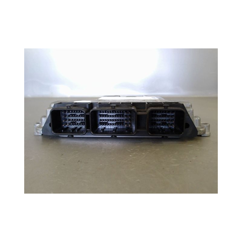 CALCULATEUR MOTEUR MAZDA 3