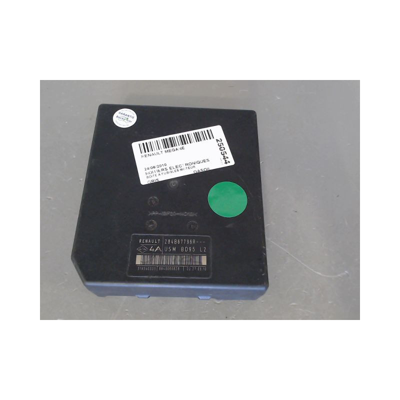 BOITE A FUSIBLES RENAULT MEGANE