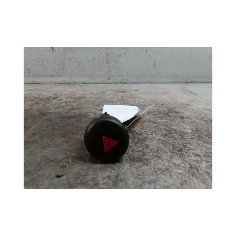 BOUTON DE WARNING NISSAN JUKE