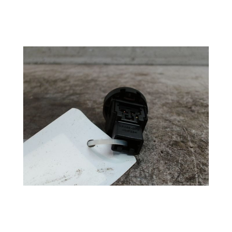 BOUTON DE WARNING NISSAN JUKE