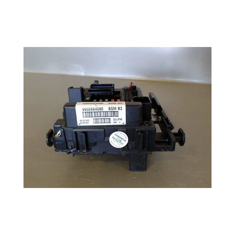 BOITE A FUSIBLES PEUGEOT 307