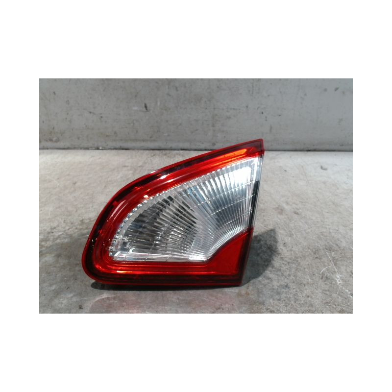 FEU ARRIERE INTERIEUR DROIT NISSAN QHASQAI 2007-