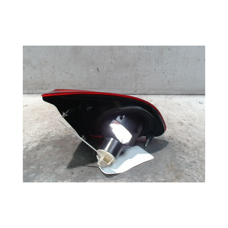 FEU ARRIERE INTERIEUR DROIT NISSAN QHASQAI 2007-