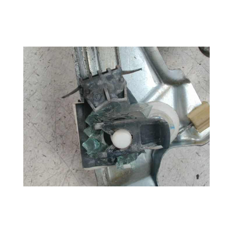 MECANISME+MOTEUR LEVE-GLACE AVANT GAUCHE RENAULT CLIO III 2010-