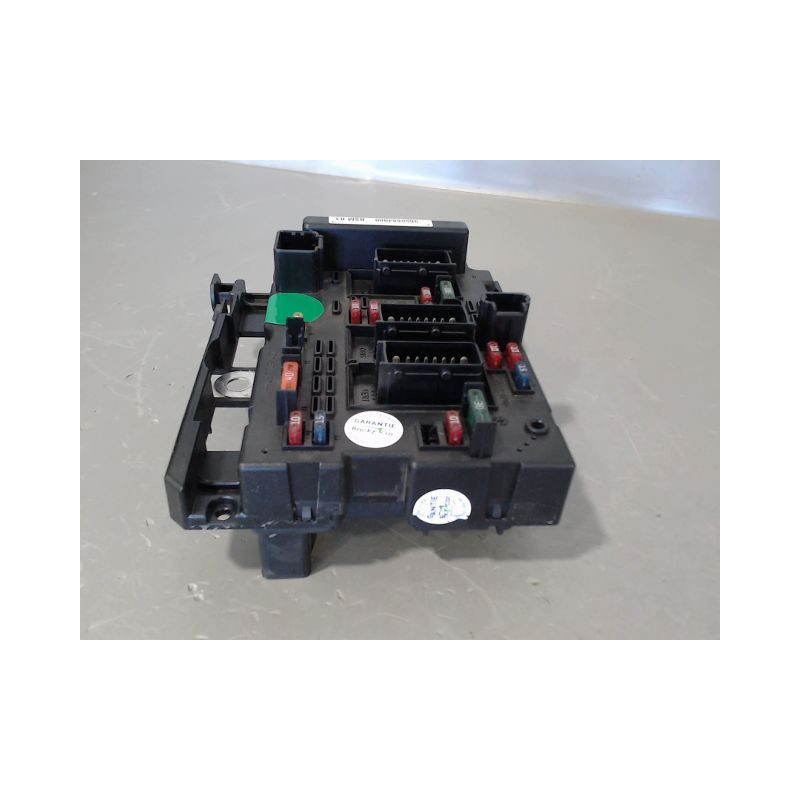 BOITE A FUSIBLES PEUGEOT 206