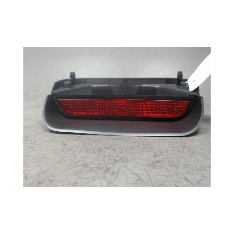 FEUX STOP SUPPLEMENTAIRE DACIA SANDERO