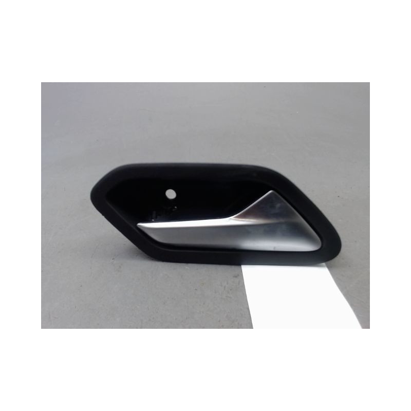 POIGNEE INTERIEURE PORTE AVANT DROIT DACIA DUSTER 2010-