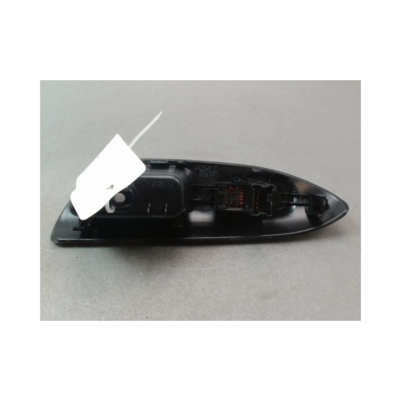 COMMANDE LEVE-GLACE PORTE ARD NISSAN JUKE Phase 1 2010-...