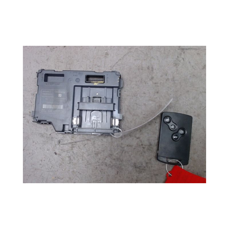 LECTEUR DE CARTE RENAULT CLIO IV 2012-