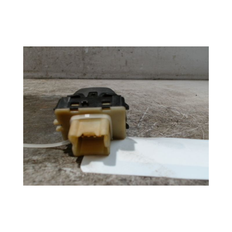 COMMANDE LEVE-GLACE PORTE AVD DACIA SANDERO 2008-