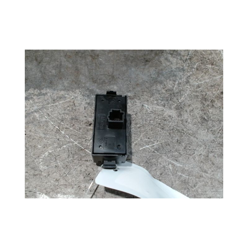 BOUTON DE WARNING DACIA SANDERO 2008-