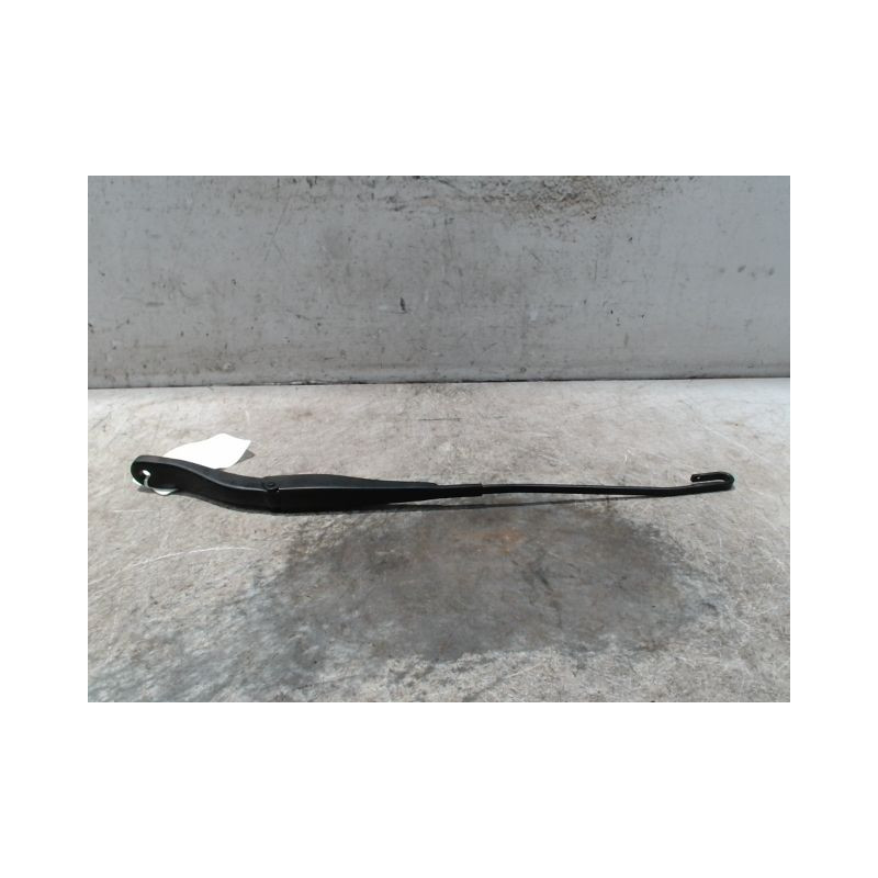 BRAS ESSUIE-GLACE AVANT DROIT DACIA SANDERO 2008-