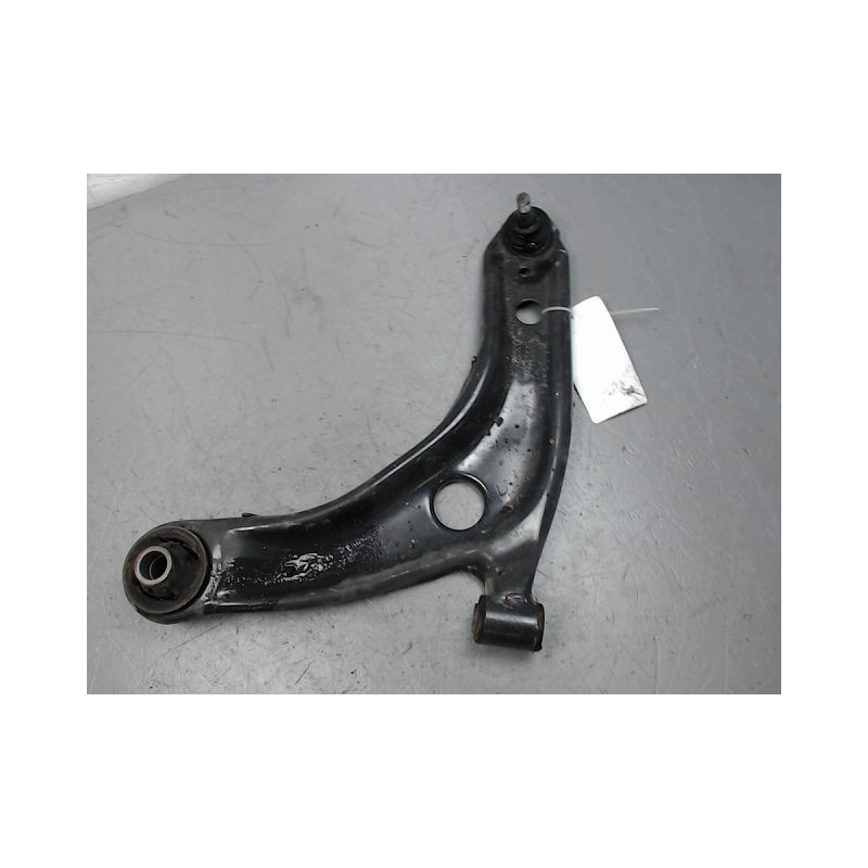 TRIANGLE INFERIEUR AVANT GAUCHE TOYOTA YARIS