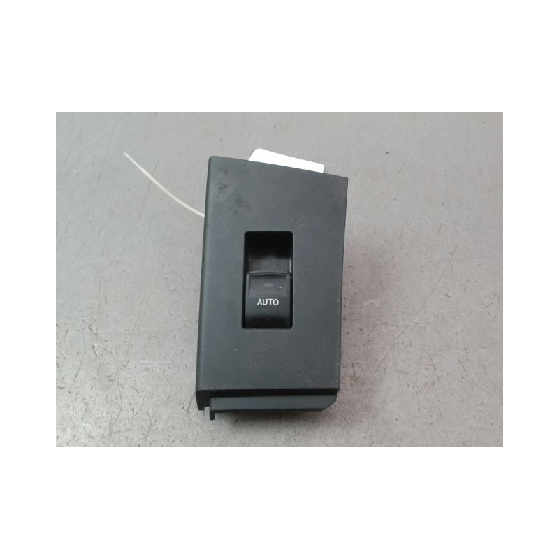 COMMANDE LEVE-GLACE PORTE ARD TOYOTA AURIS 2010-
