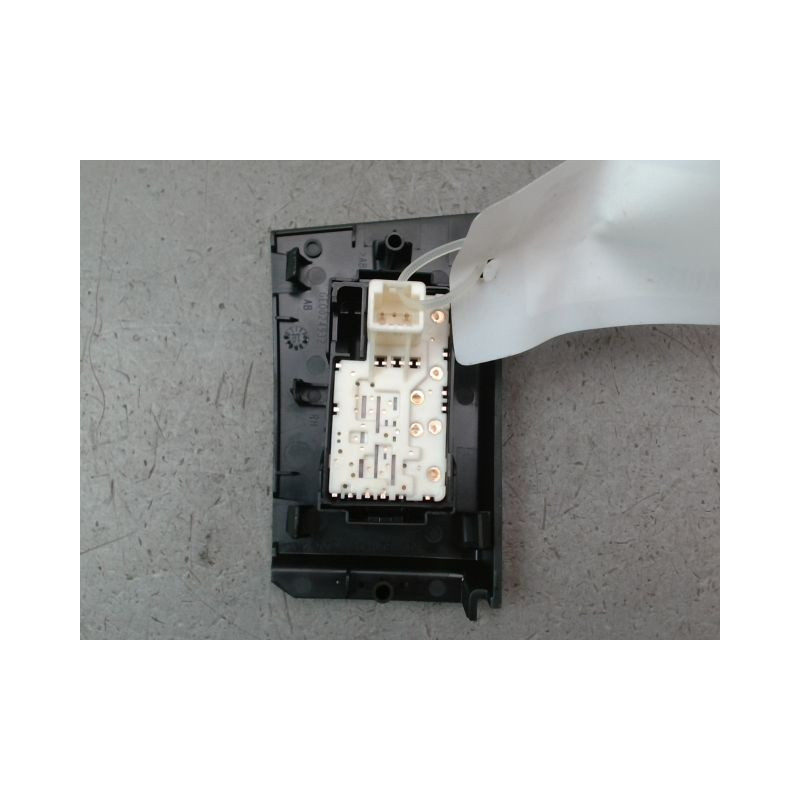 COMMANDE LEVE-GLACE PORTE ARD TOYOTA AURIS 2010-