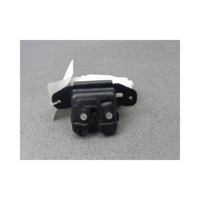 SERRURE HAYON  TOYOTA AURIS 2010-