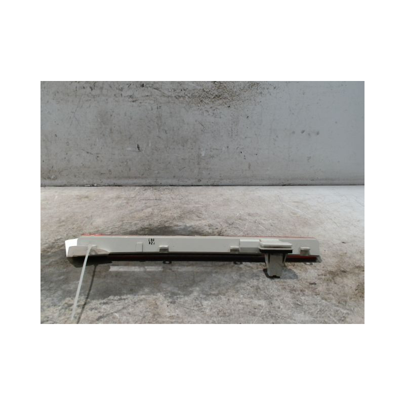 FEUX STOP SUPPLEMENTAIRE MERCEDES CLASSE C BREAK 2004-