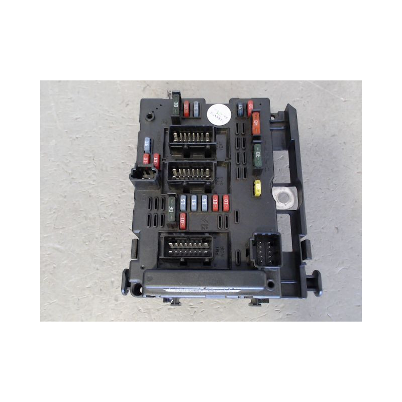 BOITE A FUSIBLES PEUGEOT 206 5P