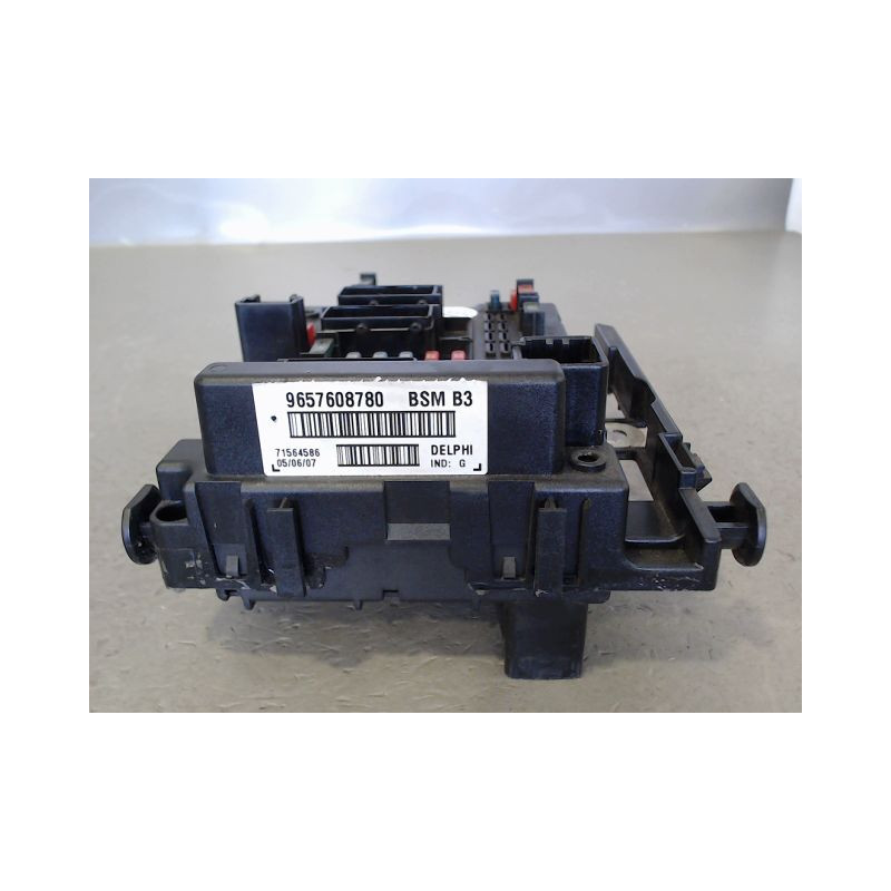 BOITE A FUSIBLES PEUGEOT 206 5P